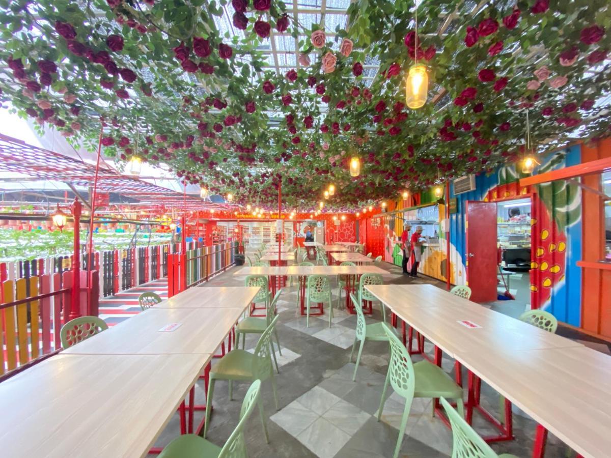Aiza Homestay Opposite Abang Strawberry Taman Sedia Tanah Rata Exterior photo