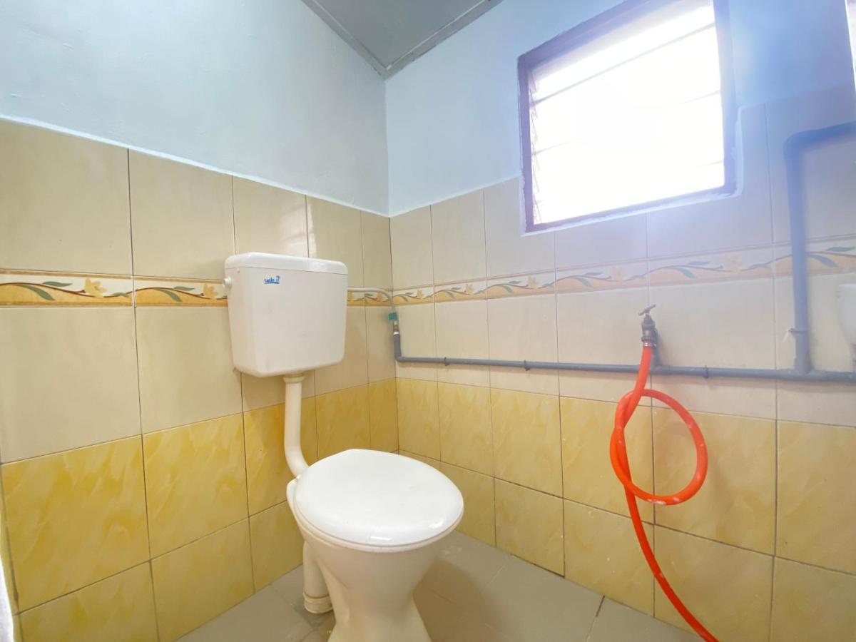 Aiza Homestay Opposite Abang Strawberry Taman Sedia Tanah Rata Exterior photo