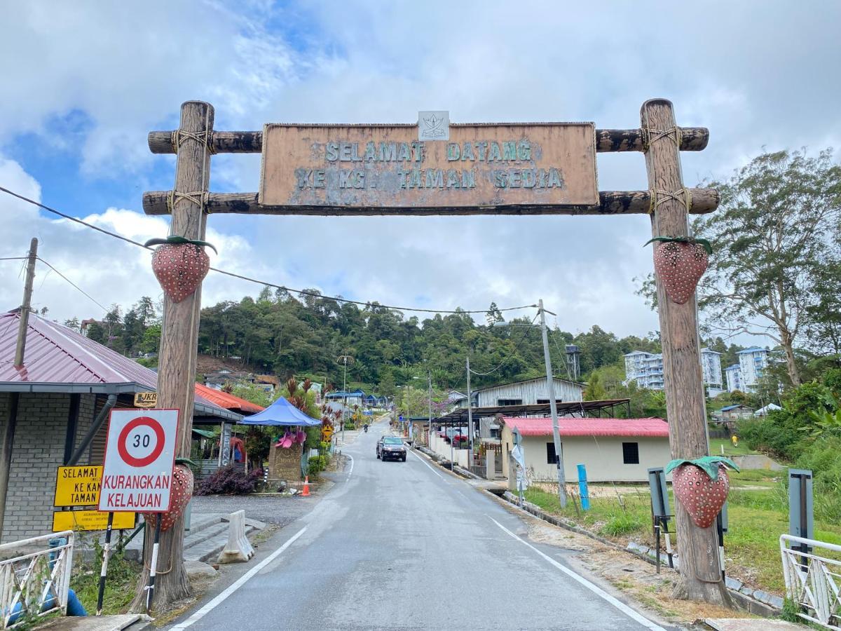 Aiza Homestay Opposite Abang Strawberry Taman Sedia Tanah Rata Exterior photo