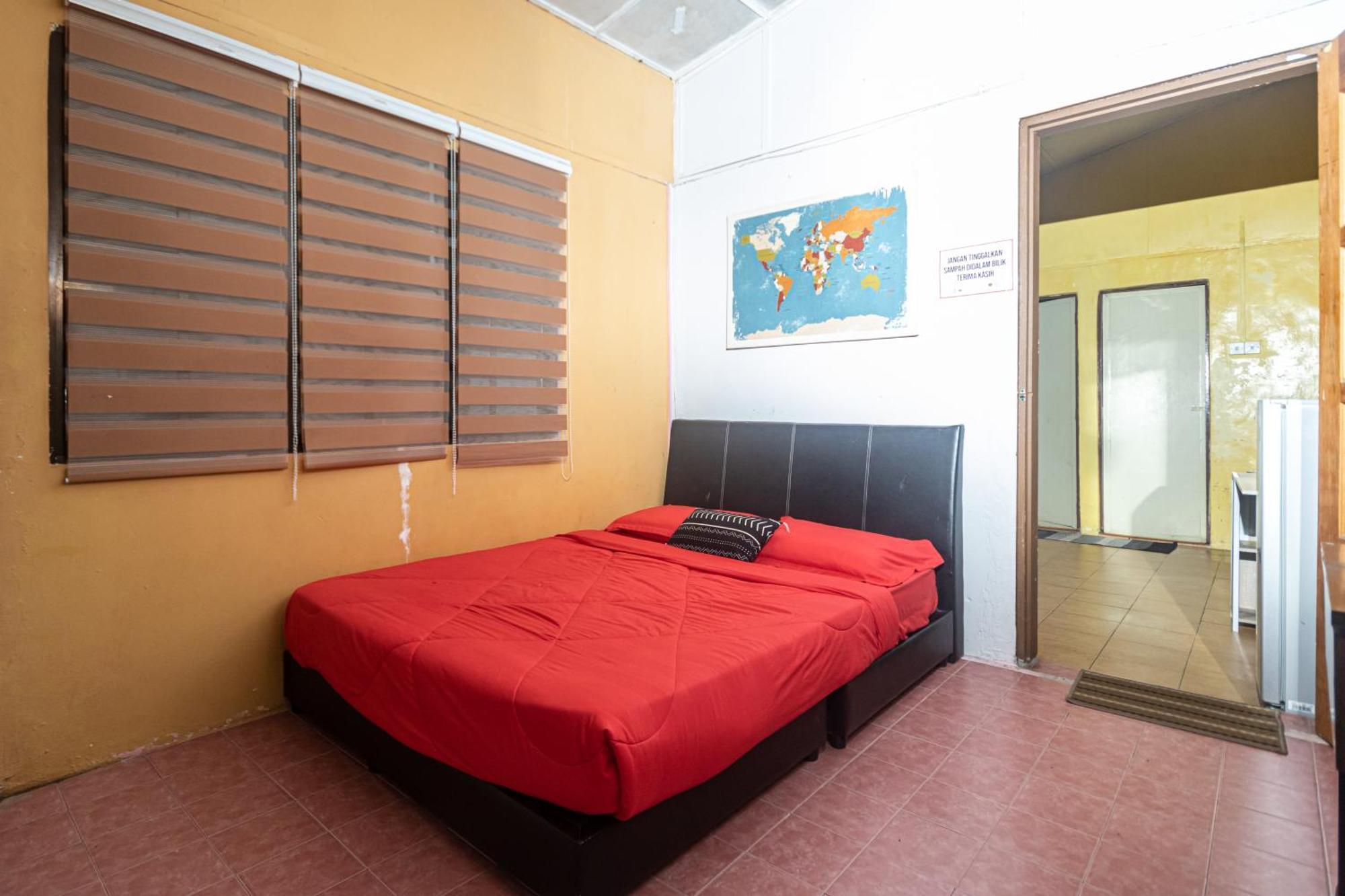 Aiza Homestay Opposite Abang Strawberry Taman Sedia Tanah Rata Exterior photo