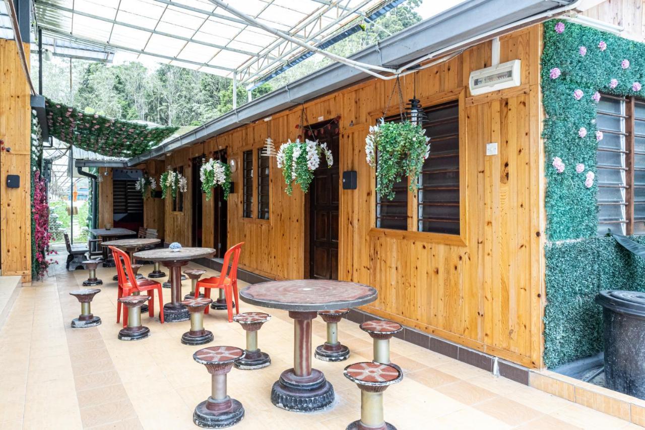 Aiza Homestay Opposite Abang Strawberry Taman Sedia Tanah Rata Exterior photo