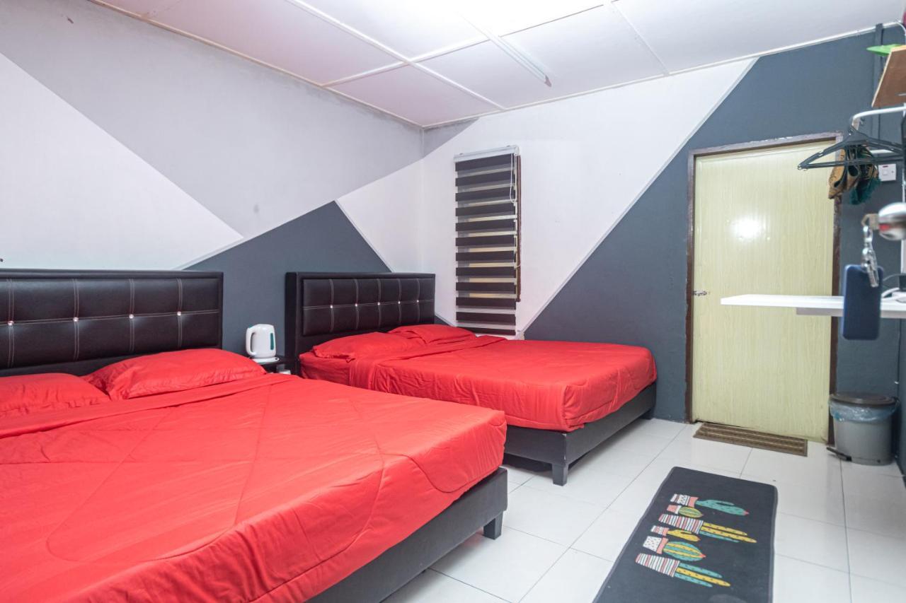 Aiza Homestay Opposite Abang Strawberry Taman Sedia Tanah Rata Exterior photo