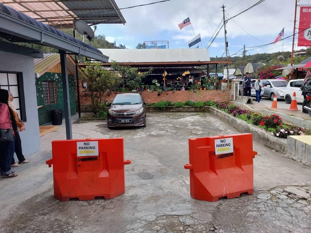 Aiza Homestay Opposite Abang Strawberry Taman Sedia Tanah Rata Exterior photo